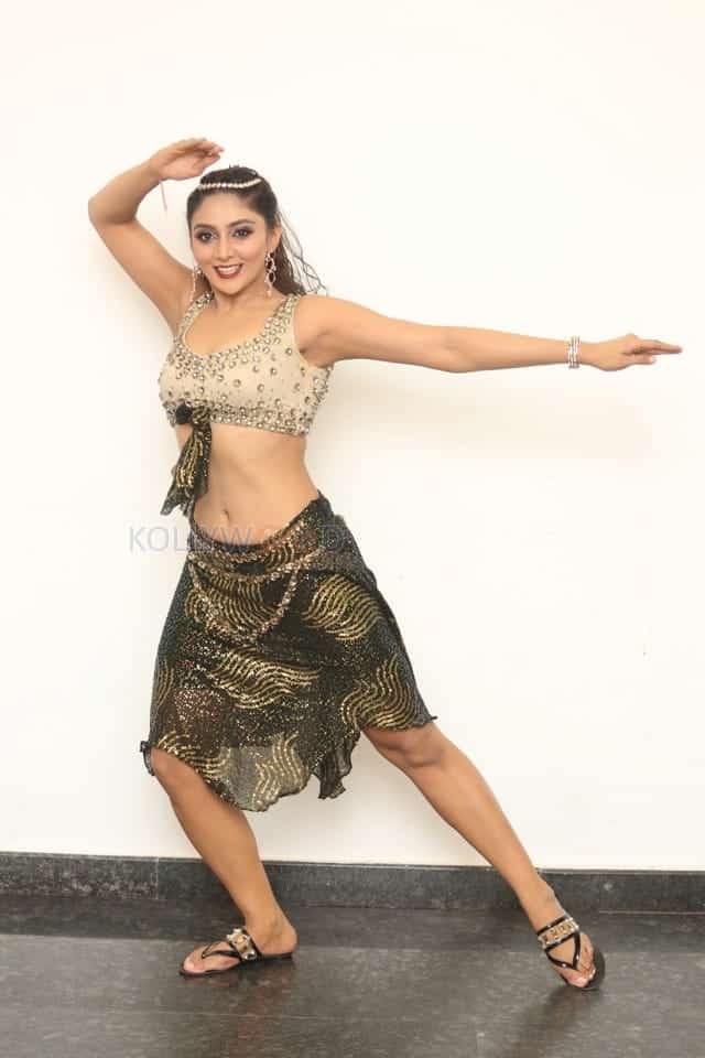 Actress Natasha Doshi At Bang Bang New Year 2019 Celebration Photos 21