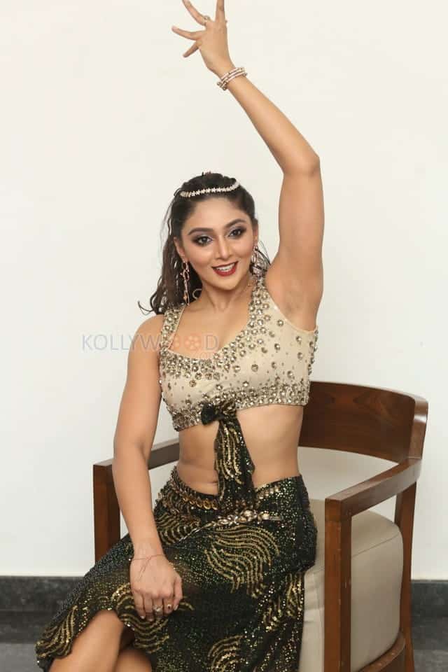 Actress Natasha Doshi At Bang Bang New Year 2019 Celebration Photos 45