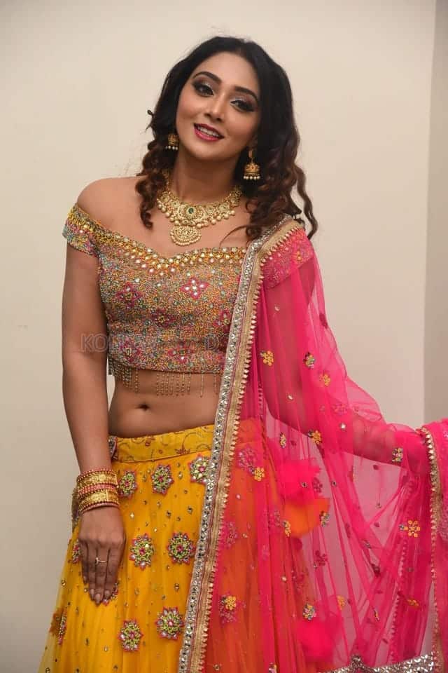 Actress Natasha Doshi At Vb Entertainments Venditera Awards 2018 2019 Photos 07