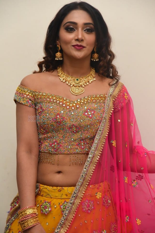 Actress Natasha Doshi At Vb Entertainments Venditera Awards 2018 2019 Photos 10
