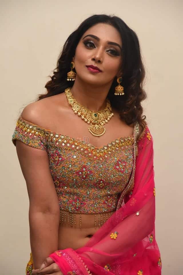 Actress Natasha Doshi At Vb Entertainments Venditera Awards 2018 2019 Photos 16