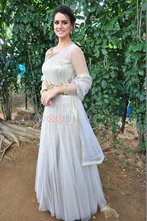 Beautiful Larissa Bonesi Photos 16