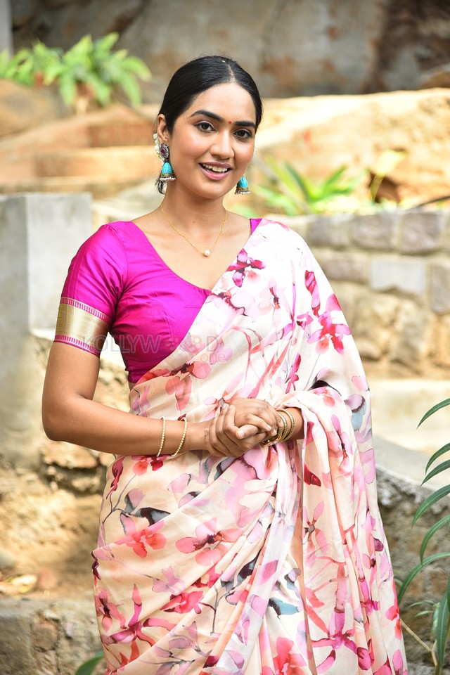 Heroine Kajal Choudhary at Naveen Chandra New Movie Launch Pictures 06