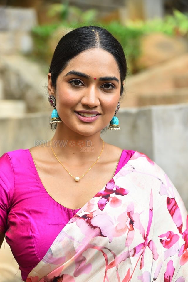 Heroine Kajal Choudhary at Naveen Chandra New Movie Launch Pictures 18