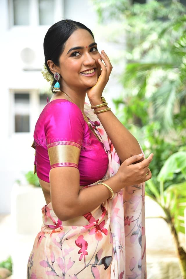 Heroine Kajal Choudhary at Naveen Chandra New Movie Launch Pictures 19