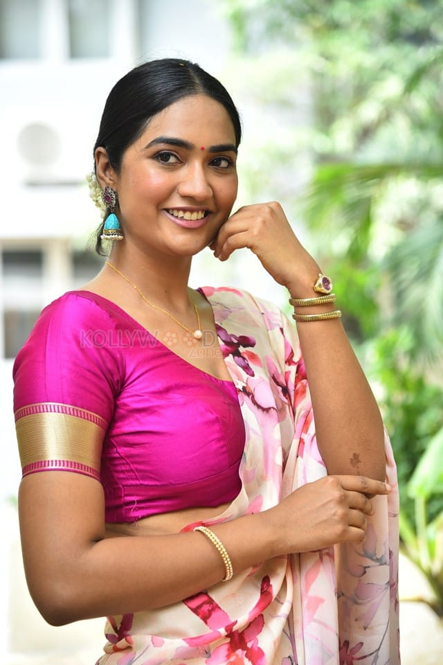 Heroine Kajal Choudhary at Naveen Chandra New Movie Launch Pictures 20