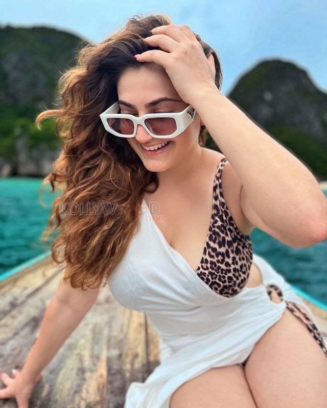 Sexy Shivaleeka Oberoi in a Leopard Print Bikini top with a White Sarong Photos 03