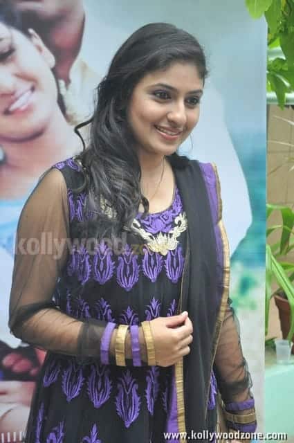 Suvadugal Movie Heroine Mounika Pictures 09