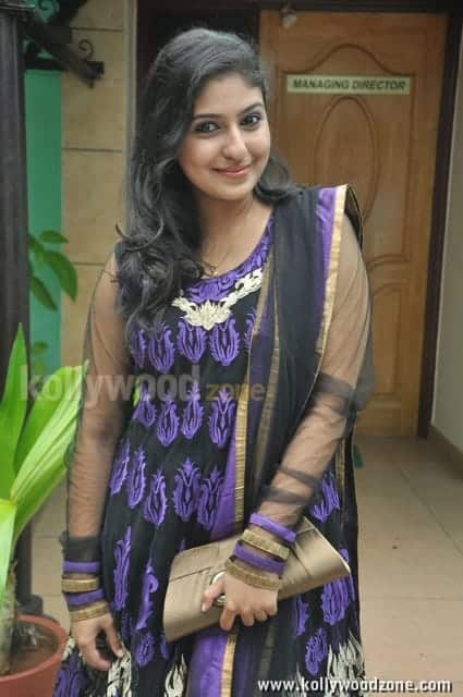 Suvadugal Movie Heroine Mounika Pictures 15