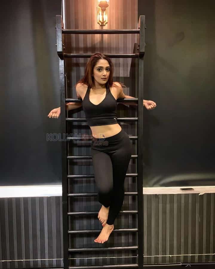 Tollywood Actress Natasha Doshi Photos 09
