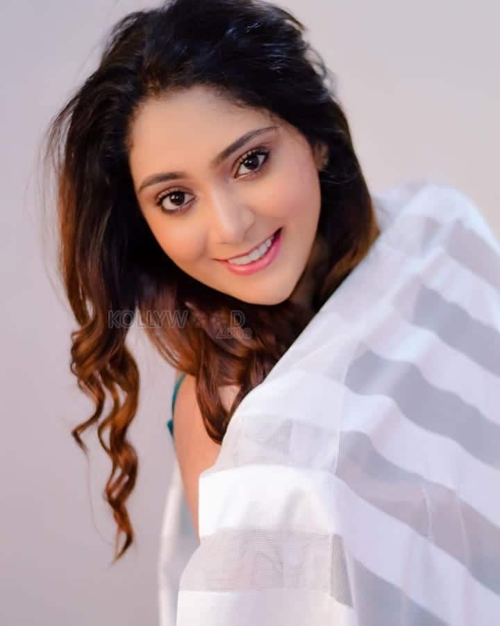 Tollywood Actress Natasha Doshi Photos 27