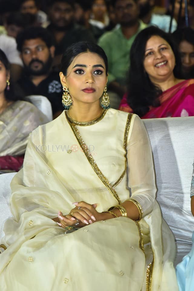 Heroine Sapthami Gowda at Thammudu Movie Pre Release Event Stills 11