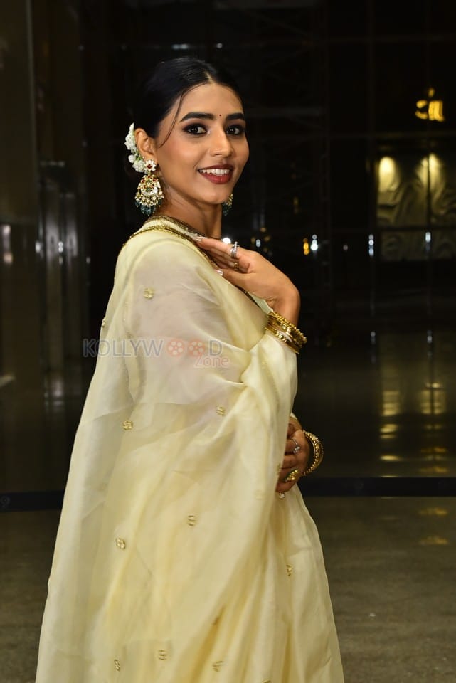 Heroine Sapthami Gowda at Thammudu Movie Pre Release Event Stills 18