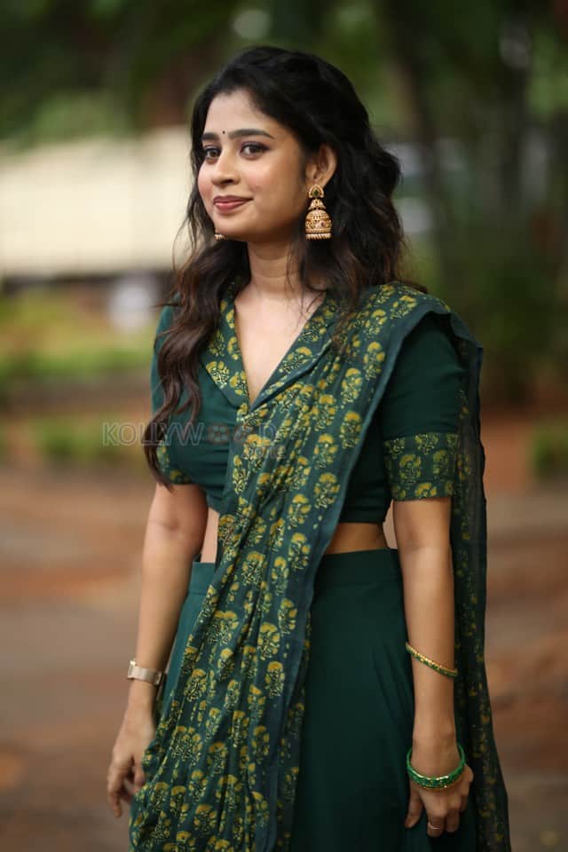 Actress Janany Kunaseelan at Usurae Movie Press Meet Pictures 02