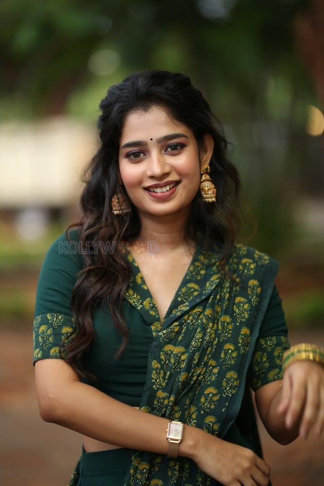 Actress Janany Kunaseelan at Usurae Movie Press Meet Pictures 04