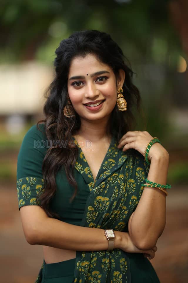 Actress Janany Kunaseelan at Usurae Movie Press Meet Pictures 05