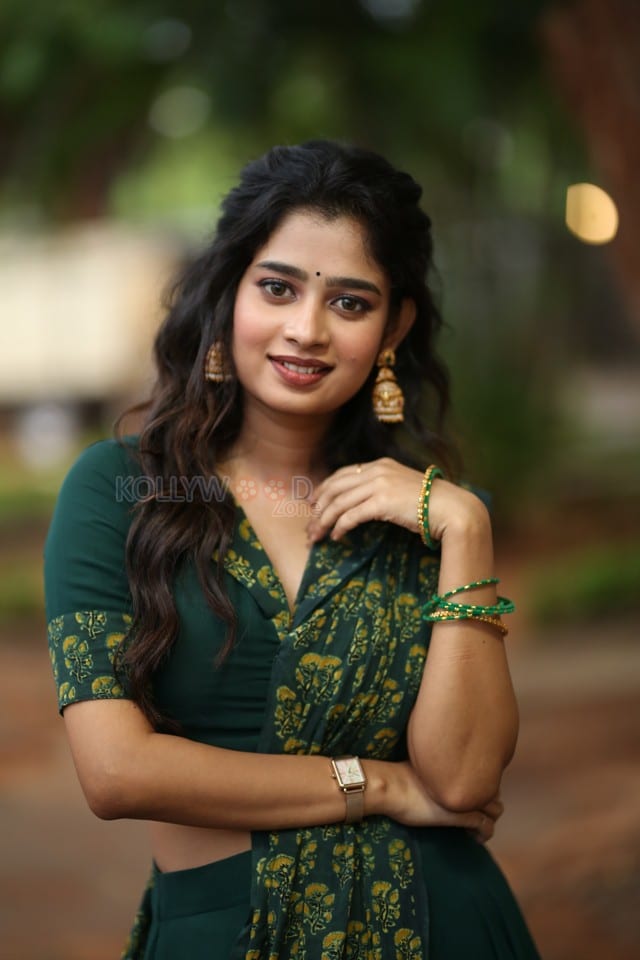 Actress Janany Kunaseelan at Usurae Movie Press Meet Pictures 06