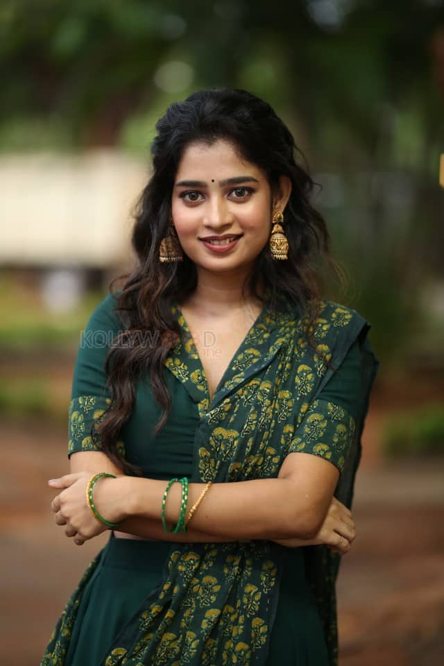 Actress Janany Kunaseelan at Usurae Movie Press Meet Pictures 07