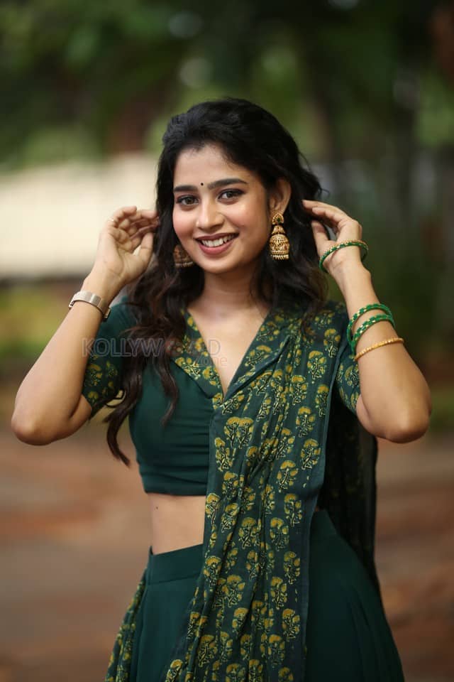 Actress Janany Kunaseelan at Usurae Movie Press Meet Pictures 08