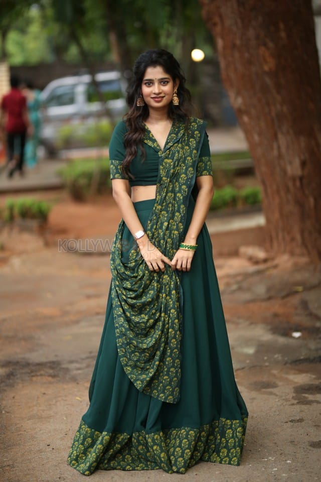 Actress Janany Kunaseelan at Usurae Movie Press Meet Pictures 10
