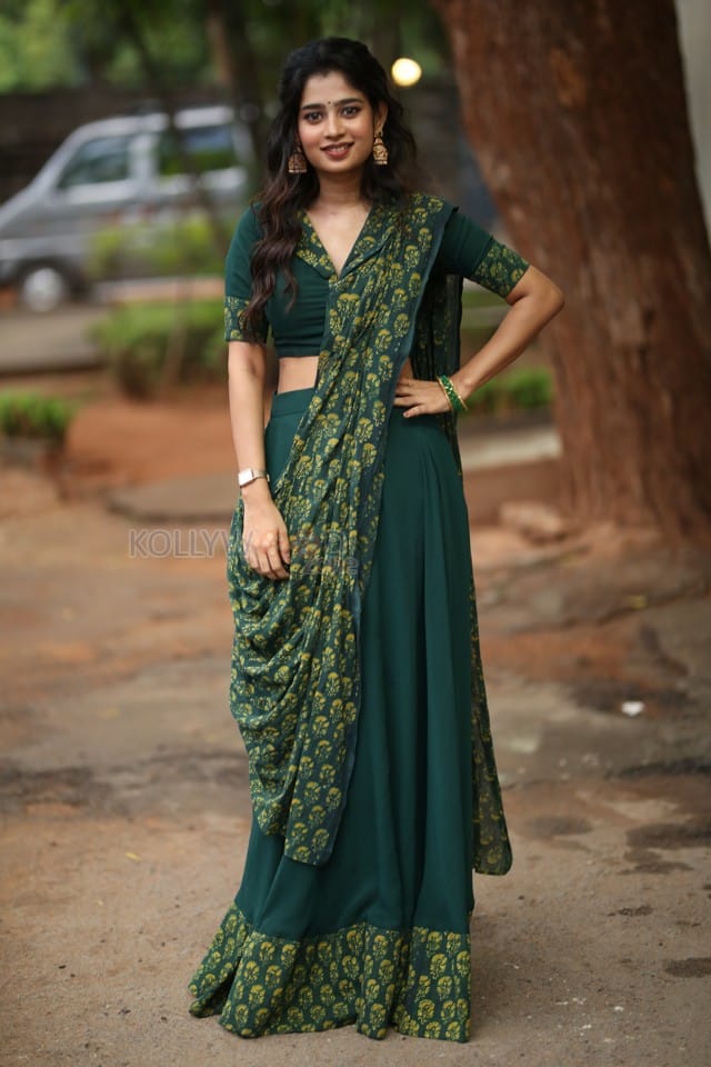 Actress Janany Kunaseelan at Usurae Movie Press Meet Pictures 13
