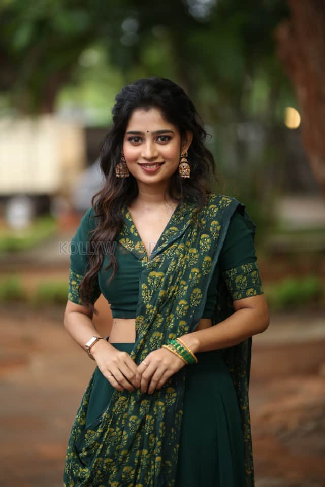 Actress Janany Kunaseelan at Usurae Movie Press Meet Pictures 17