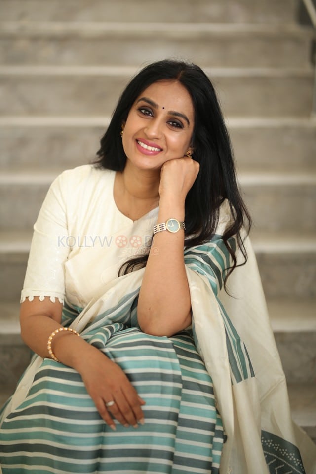 Actress Laya at Thammudu Movie Interview Pictures 15