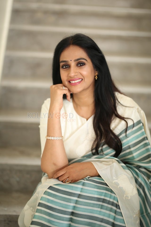 Actress Laya at Thammudu Movie Interview Pictures 20