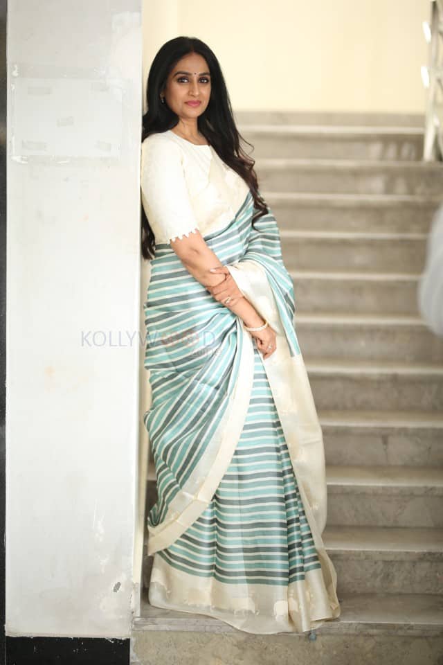Actress Laya at Thammudu Movie Interview Pictures 31