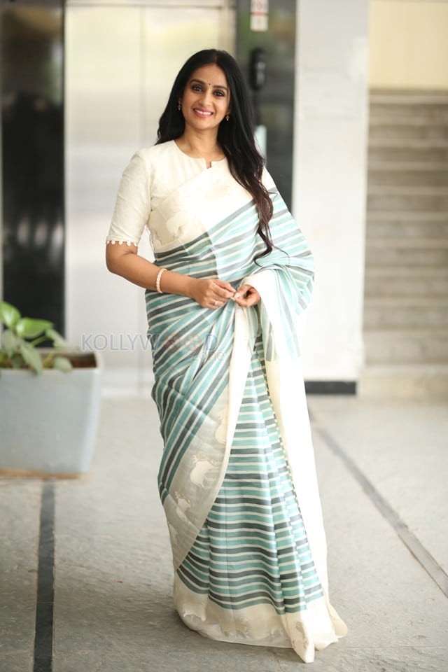 Actress Laya at Thammudu Movie Interview Pictures 39