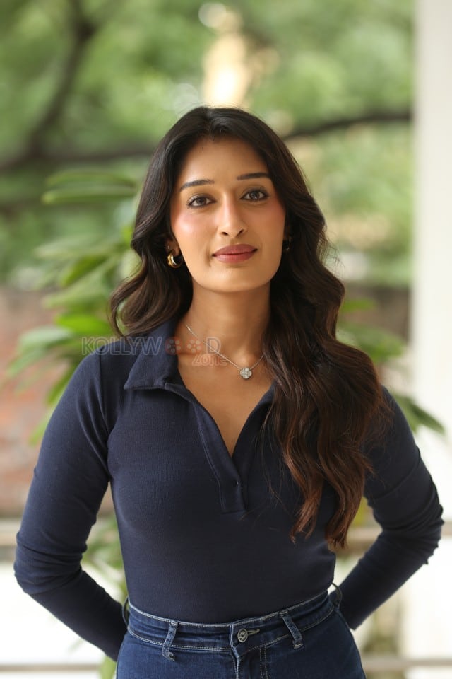 Heroine Niharika NM at Mithra Mandali Movie Interview Photos 14