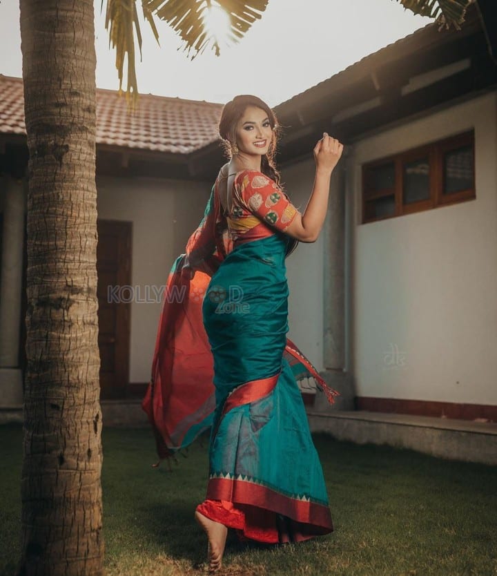 Kannada Actress Reeshma Nanaiah Saree Photos 01