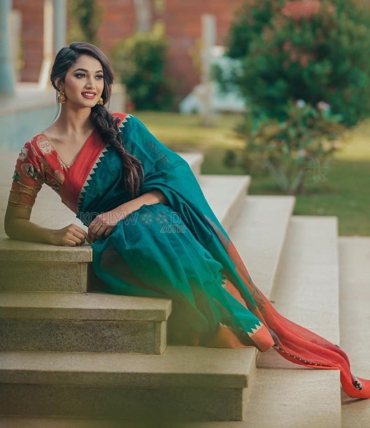 Kannada Actress Reeshma Nanaiah Saree Photos 02