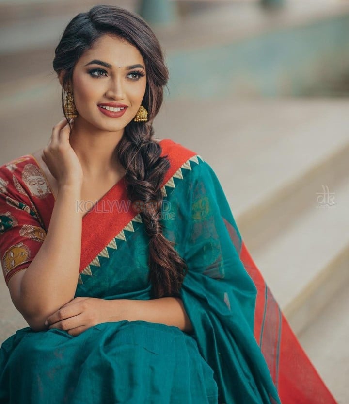Kannada Actress Reeshma Nanaiah Saree Photos 03
