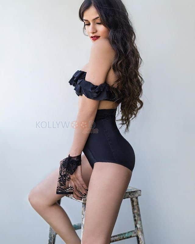 Youtube Celebrity Meghna Kaur Sexy Photos 13