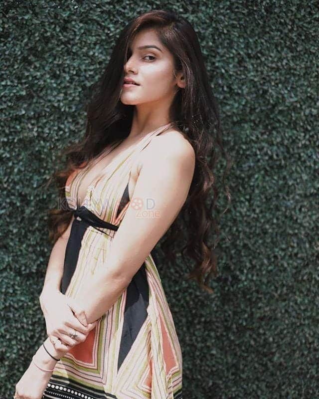 Youtube Celebrity Meghna Kaur Sexy Photos 18