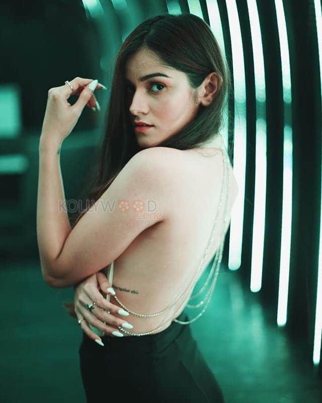 Youtube Celebrity Meghna Kaur Sexy Photos 19