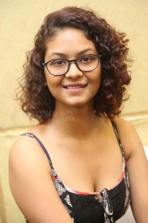 Actress Aditi Miyakal New Photos 18