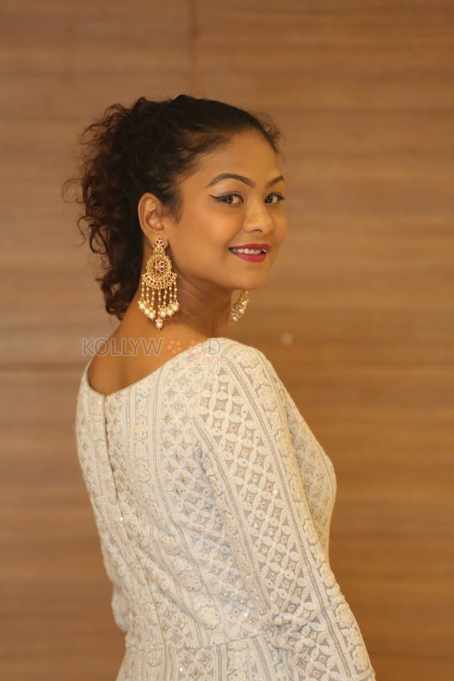 Actress Aditi Myakal At 24 Kisses Movie Pre Release Event Photos 04