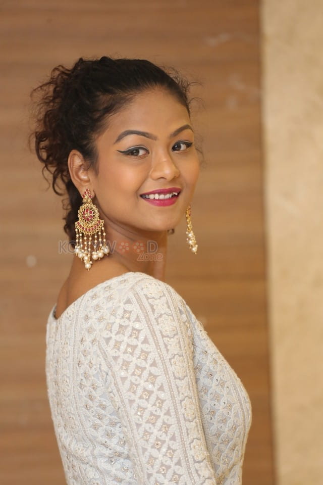 Actress Aditi Myakal At 24 Kisses Movie Pre Release Event Photos 09