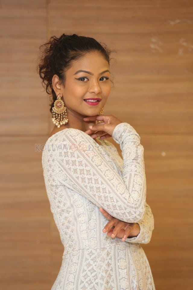 Actress Aditi Myakal At 24 Kisses Movie Pre Release Event Photos 11
