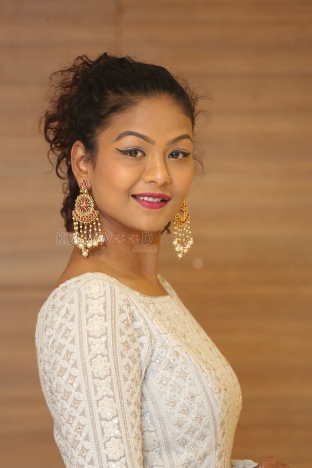 Actress Aditi Myakal At 24 Kisses Movie Pre Release Event Photos 12