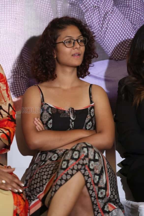 Actress Aditi Myakal At Ami Thumi Success Meet Photos 02