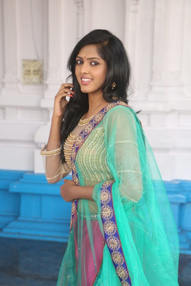 Actress Charishma Shreekar At Neethona Hai Hai Movie Opening Photos 34