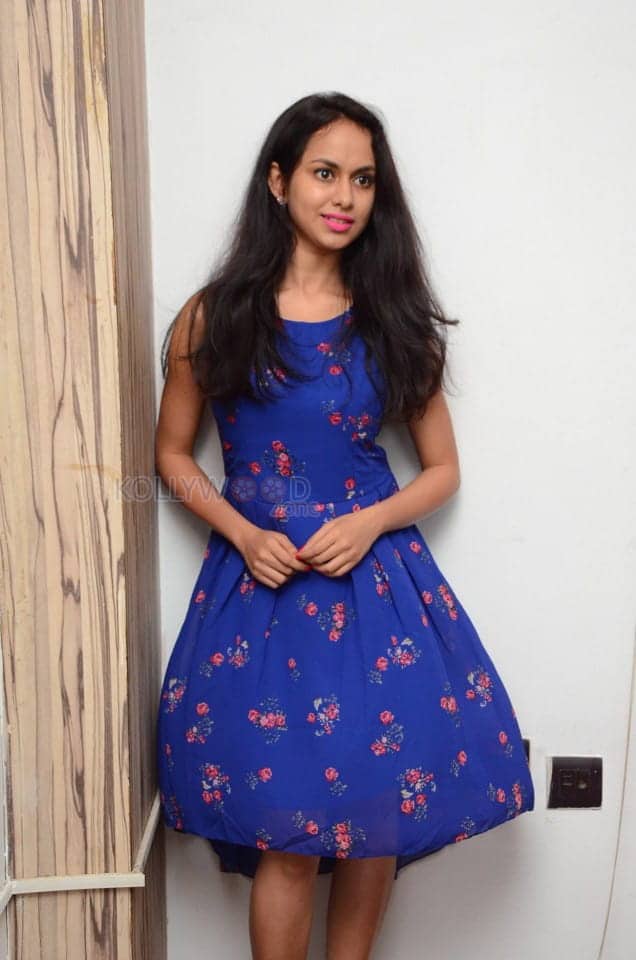 Actress Model Pallavi Dora Photos 11