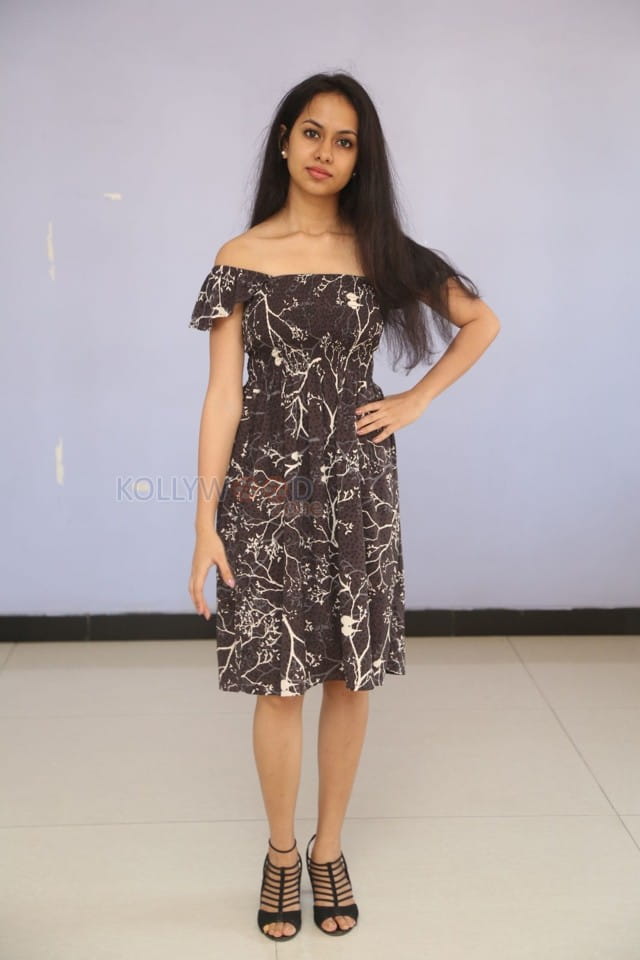 Actress Pallavi Dora Photos 23