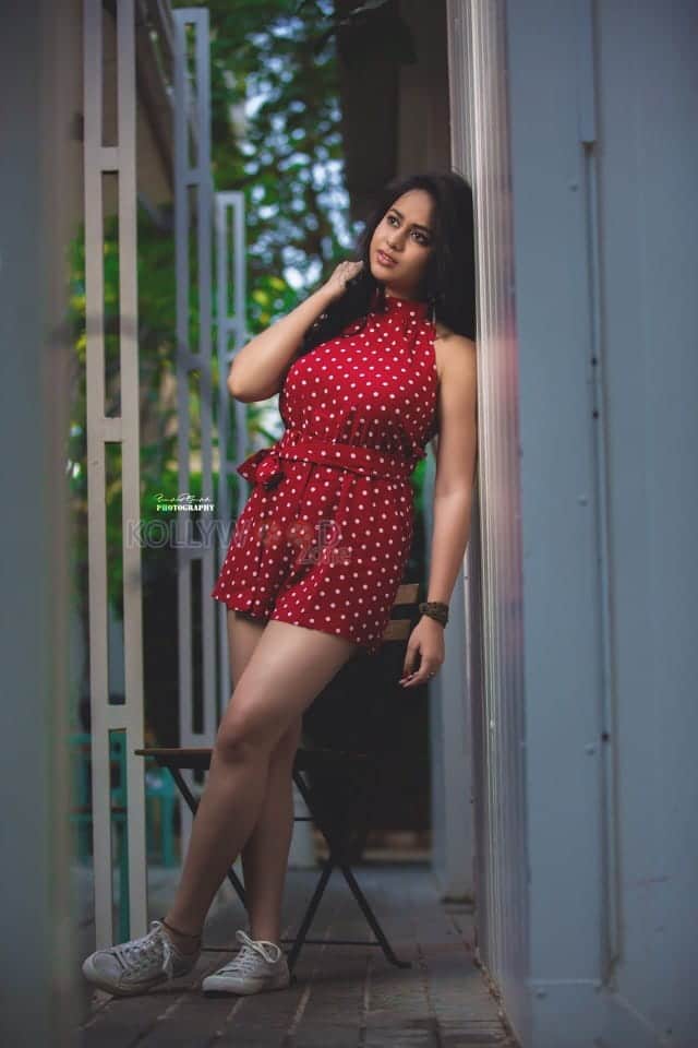 Actress Pallavi Dora Sexy Photoshoot Pictures 02