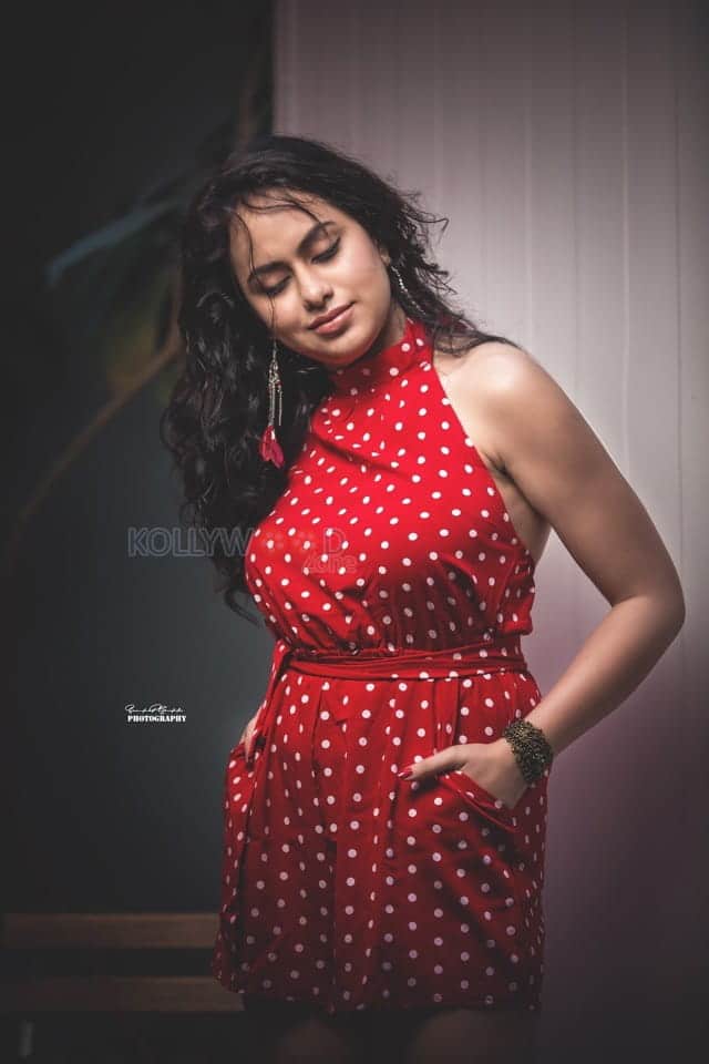 Actress Pallavi Dora Sexy Photoshoot Pictures 08