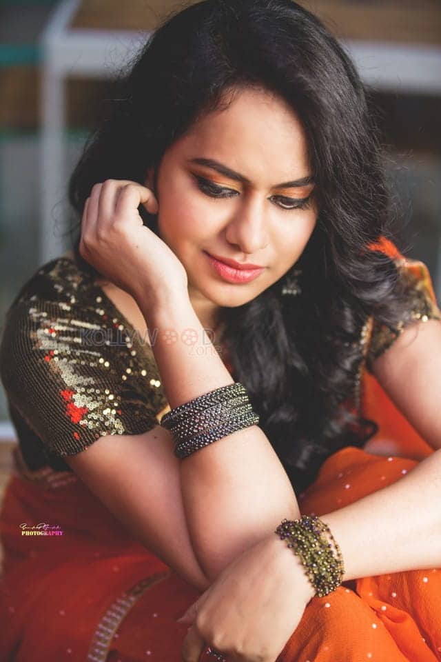 Actress Pallavi Dora Sexy Saree Photos 01