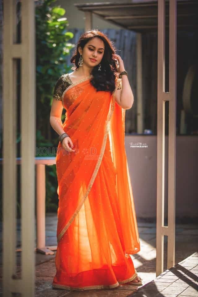 Actress Pallavi Dora Sexy Saree Photos 05